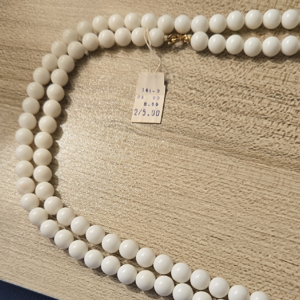 Vintage Strawbridge & Clothier White Beaded Necklace Opera Length💫